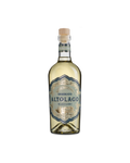 Altolago Sambuco Marzadro, bottiglia del liquore al sambuco su sfondo bianco