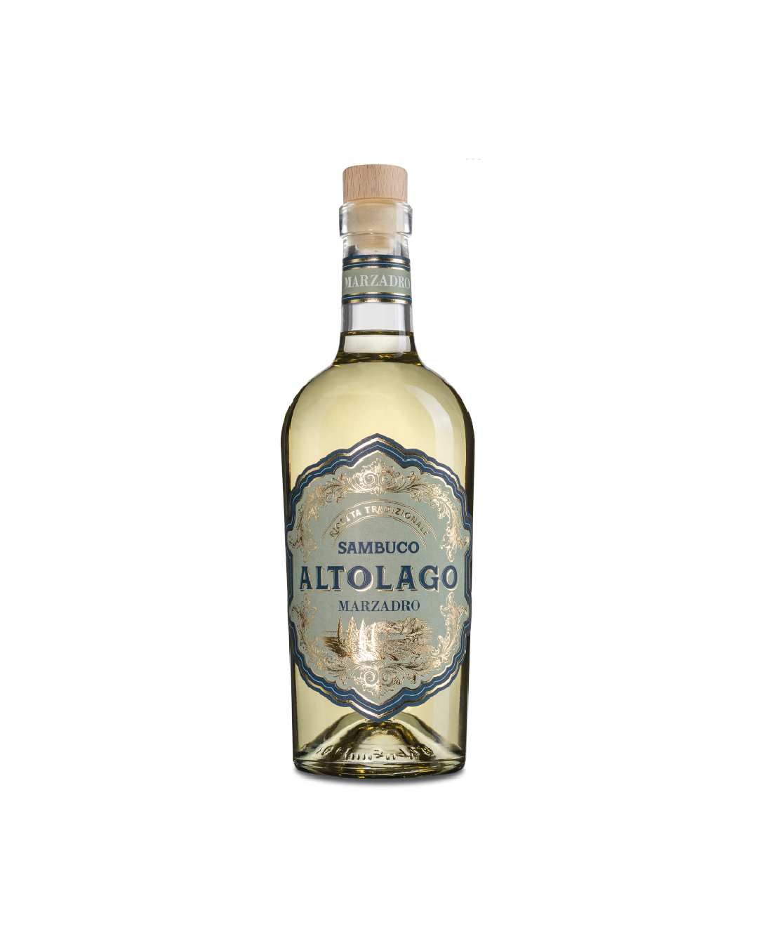 Altolago Sambuco Marzadro, bottiglia del liquore al sambuco su sfondo bianco