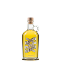 Marzadro Anice di Anna, bottiglia del liquore all'anice su sfondo bianco