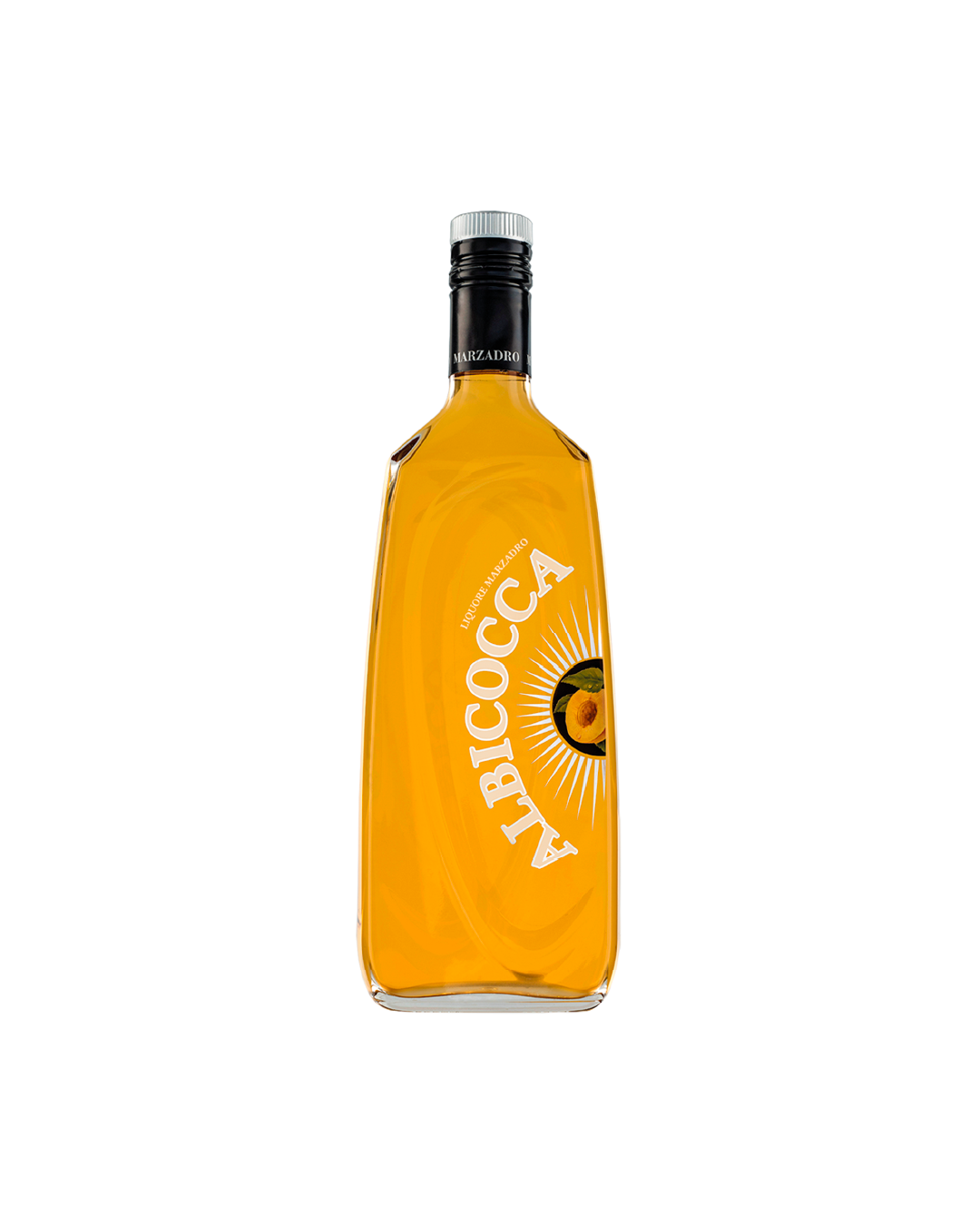 Liquore Marzadro Albicocca, bottiglia del liquore all'albicocca su sfondo bianco