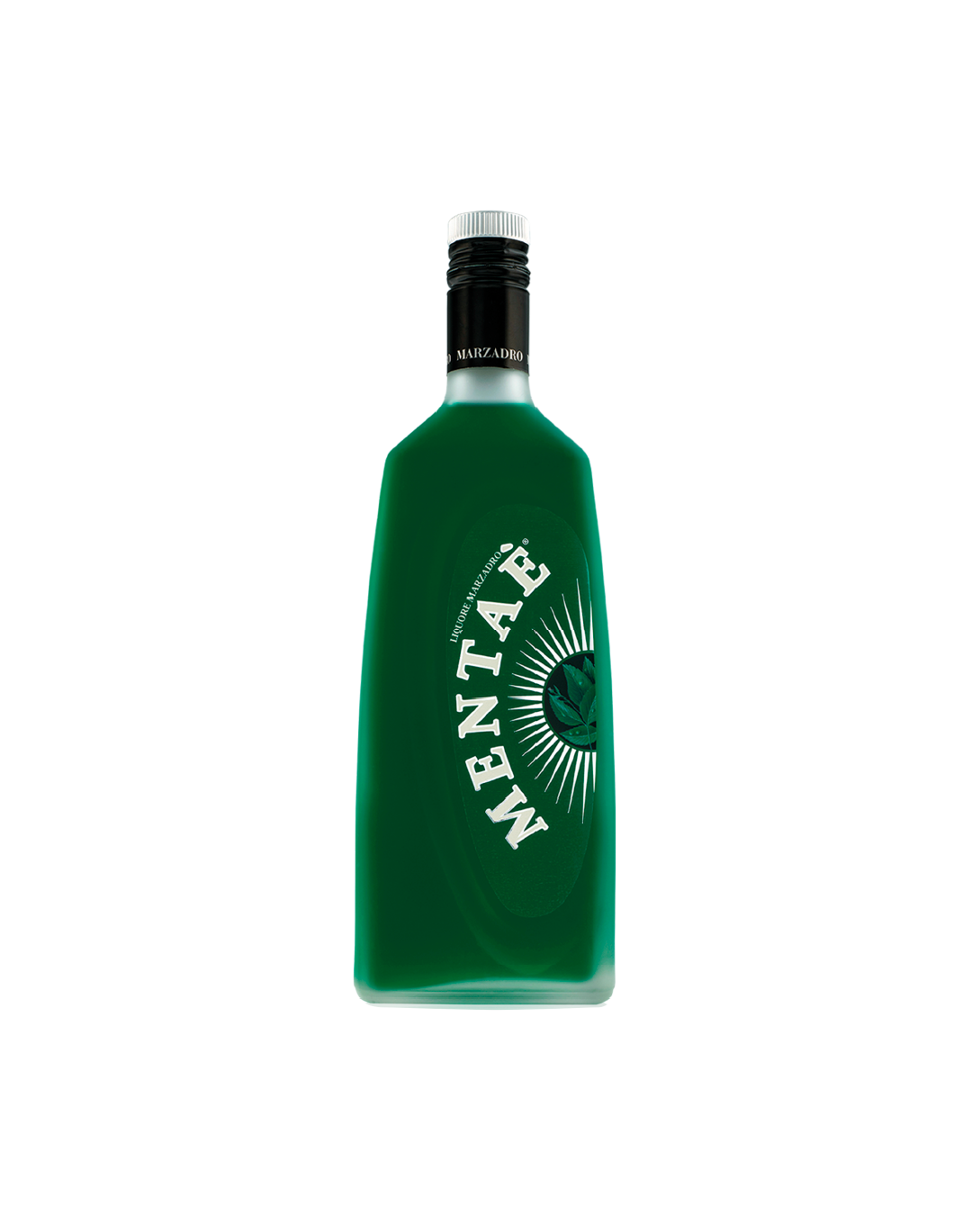 Liquore Marzadro Mentaé, bottiglia del liquore alla menta su sfondo bianco