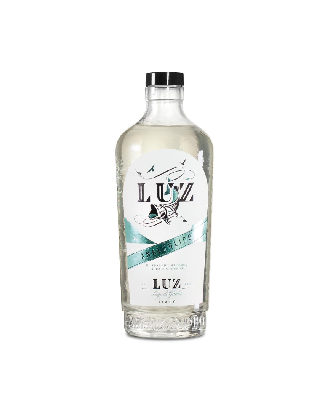 Luz Analcolico Marzadro, bottiglia della versione senza alcol su sfondo bianco