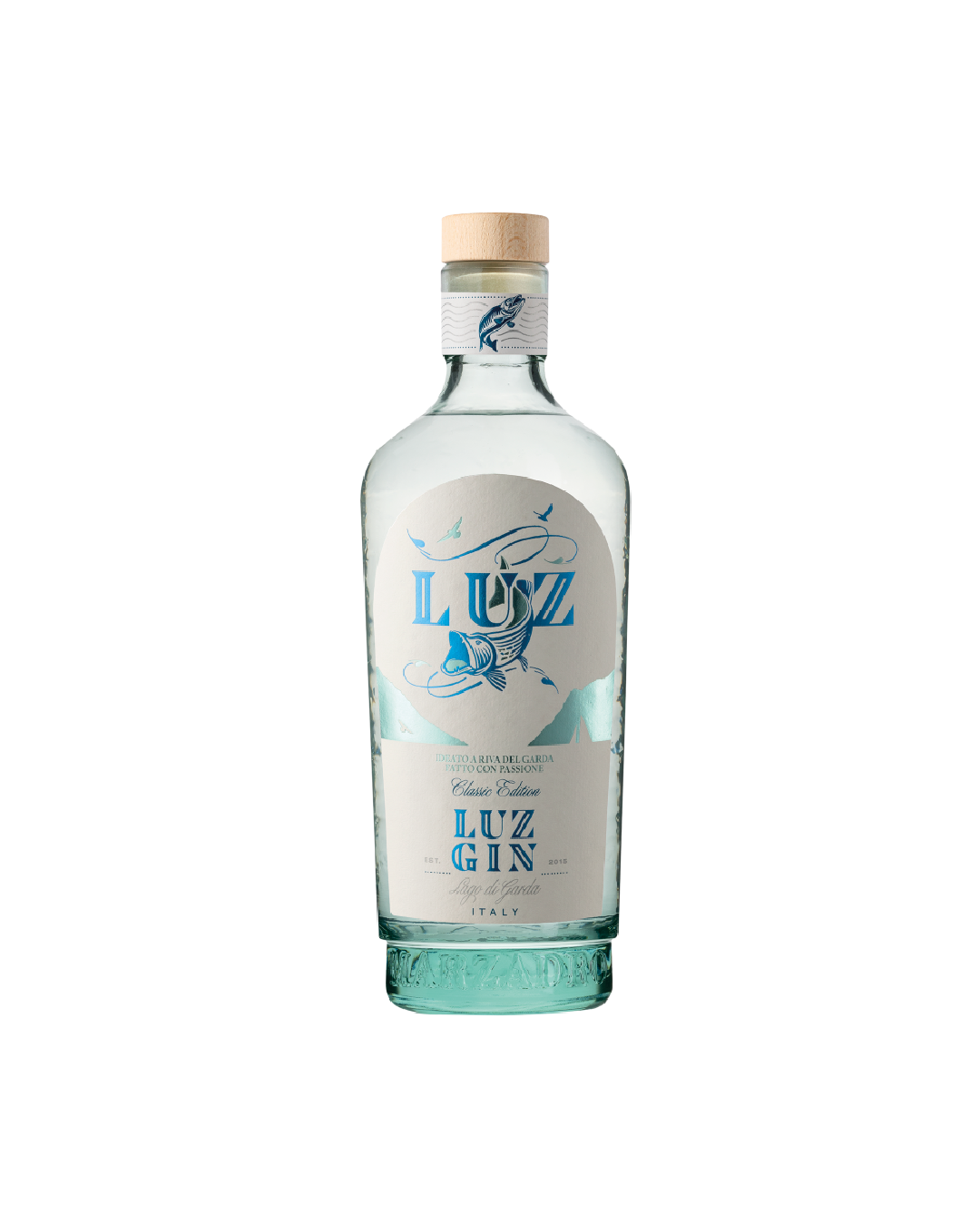 Luz Gin Marzadro, bottiglia del gin trentino su sfondo bianco