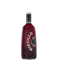 Marzadro Mirtillo, bottiglia del liquore al mirtillo su sfondo bianco